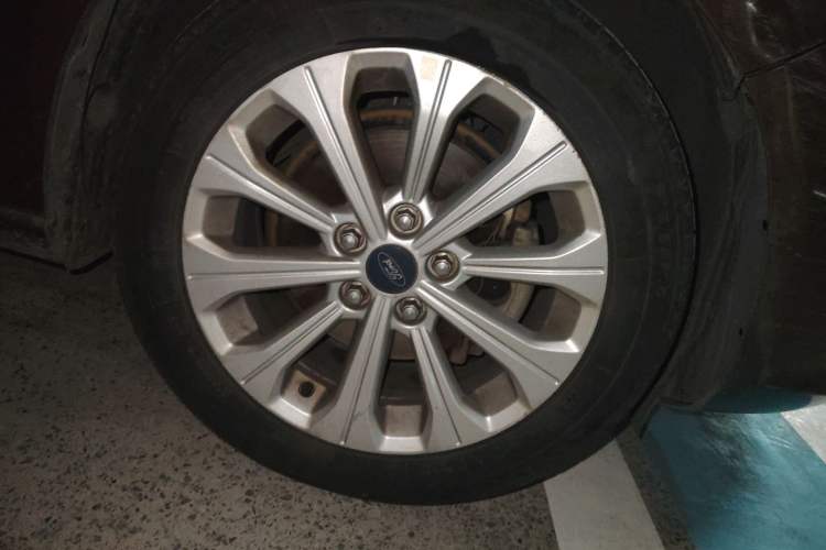 Used Ford Escort 2015 1.5L Automatic Fashion Model Right Front Wheel Hub