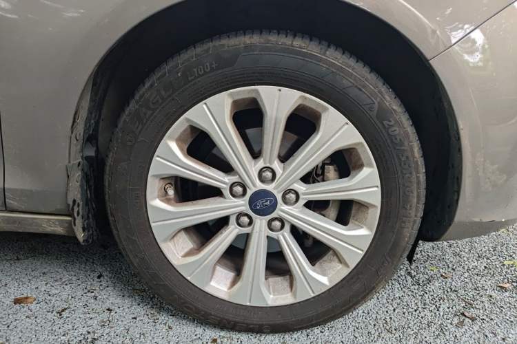 Used Ford Escort 2015 1.5L Automatic Fashion Model Right Front Wheel Hub