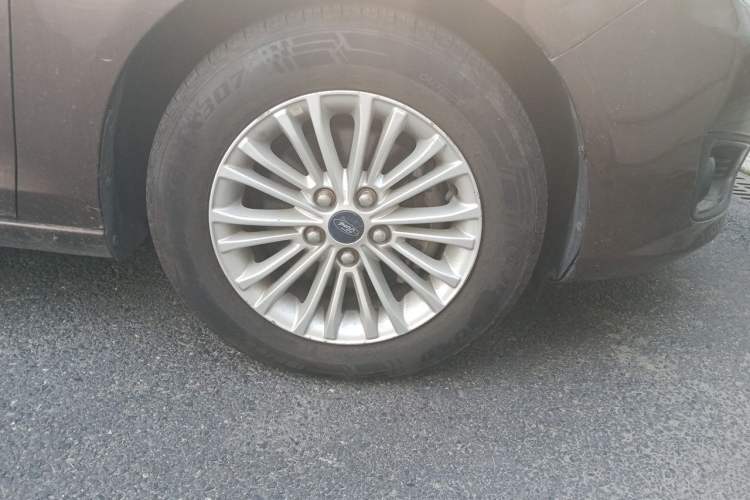 Used Ford Escort 2015 1.5L Automatic Comfort Edition Right Front Wheel Hub