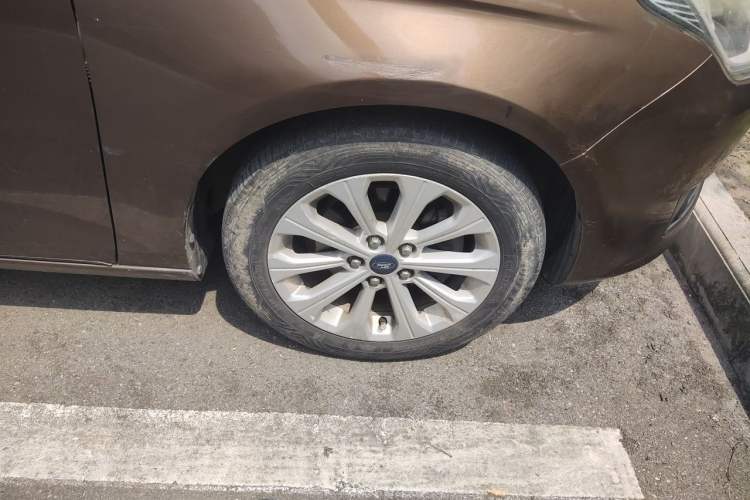 Used Ford Escort 2015 1.5L Automatic Fashion Model Right Front Wheel Hub