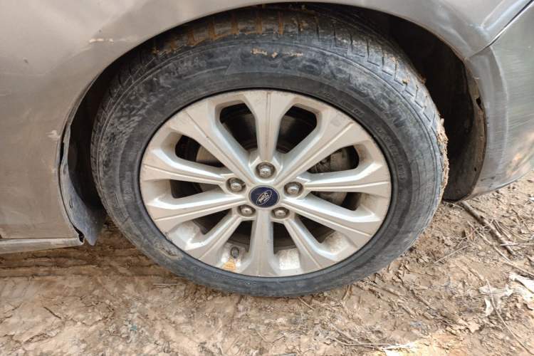 Used Ford Escort 2015 1.5L Automatic Fashion Model Right Front Wheel Hub