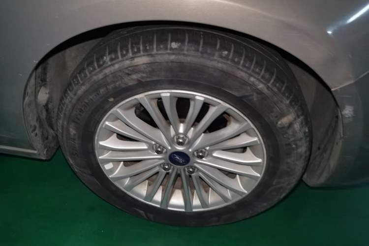 Used Ford Escort 2015 1.5L Automatic Comfort Edition Right Front Wheel Hub