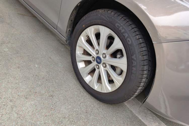 Used Ford Escort 2015 1.5L Automatic Fashion Model Right Front Wheel Hub