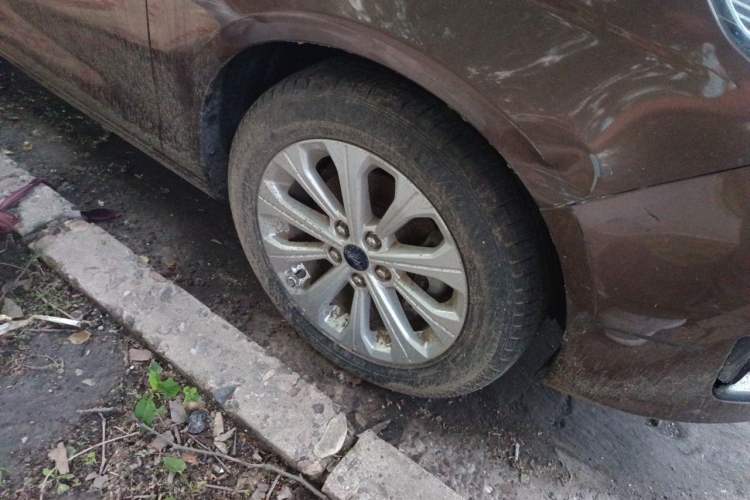 Used Ford Escort 2015 1.5L Automatic Fashion Model Right Front Wheel Hub