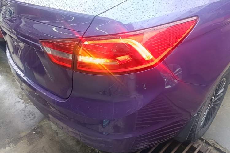 Used Ford Escort 2015 1.5L Automatic Comfort Edition Exterior 3