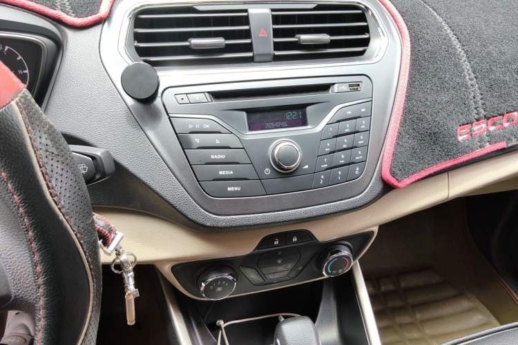 Used Ford Escort 2015 1.5L Automatic Comfort Edition Audio And AC Panel