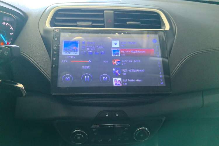 Used Ford Escort 2015 1.5L Automatic Fashion Model Audio And AC Panel