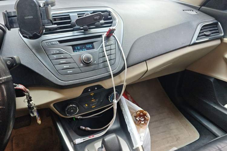 Used Ford Escort 2015 1.5L Automatic Comfort Edition Audio And AC Panel