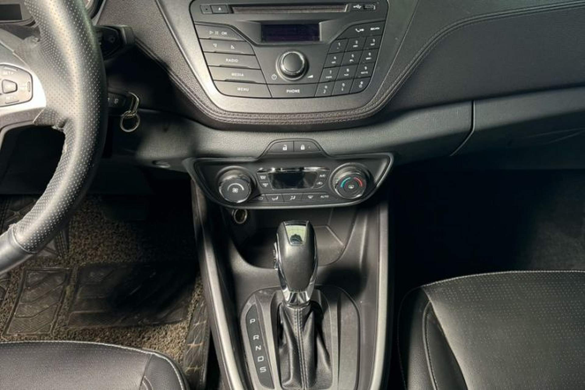 Used Ford Escort 2015 1.5L Automatic Fashion Model Audio And AC Panel