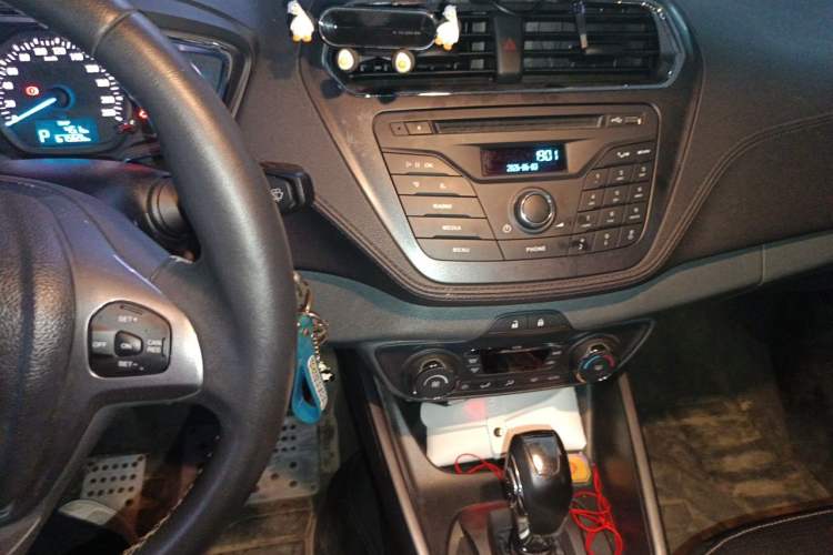 Used Ford Escort 2015 1.5L Automatic Fashion Model Audio And AC Panel