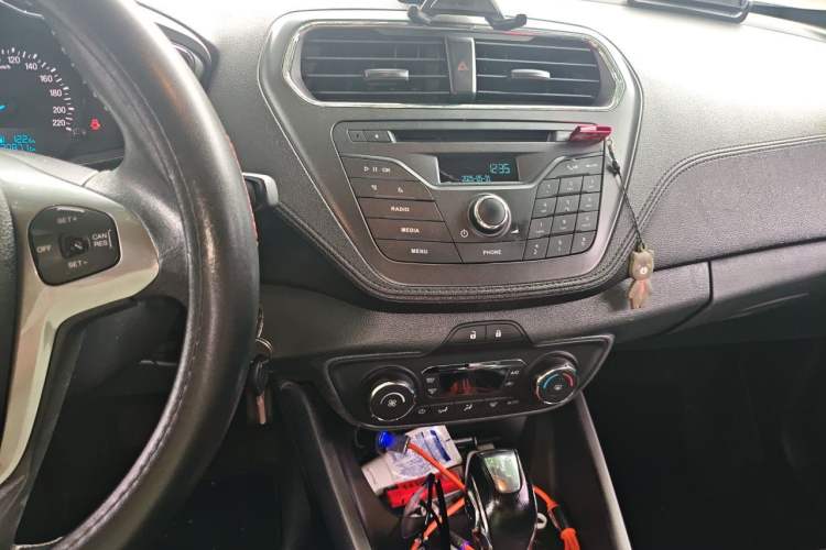Used Ford Escort 2015 1.5L Automatic Fashion Model Audio And AC Panel