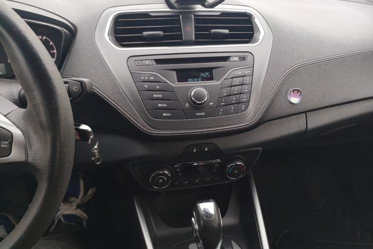 Used Ford Escort 2015 1.5L Automatic Fashion Model Audio And AC Panel