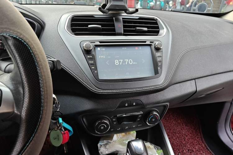 Used Ford Escort 2015 1.5L Automatic Fashion Model Audio And AC Panel