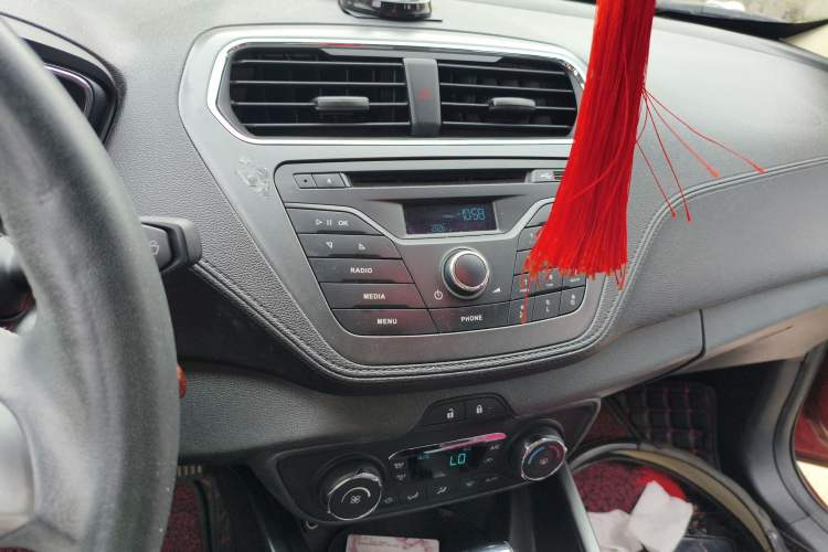 Used Ford Escort 2015 1.5L Automatic Fashion Model Audio And AC Panel