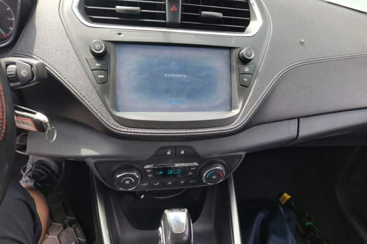Used Ford Escort 2015 1.5L Automatic Fashion Model Audio And AC Panel