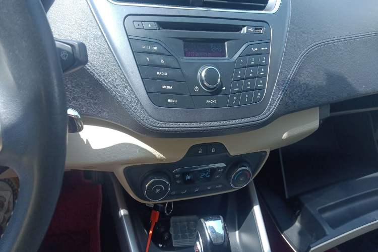 Used Ford Escort 2015 1.5L Automatic Fashion Model Audio And AC Panel