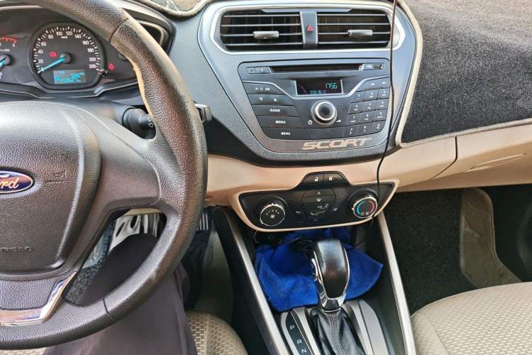 Used Ford Escort 2015 1.5L Automatic Comfort Edition Audio And AC Panel