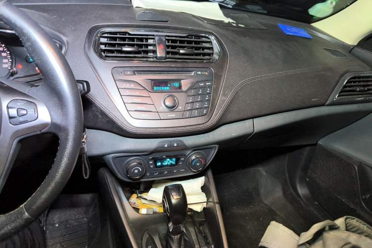 Used Ford Escort 2015 1.5L Automatic Fashion Model Audio And AC Panel