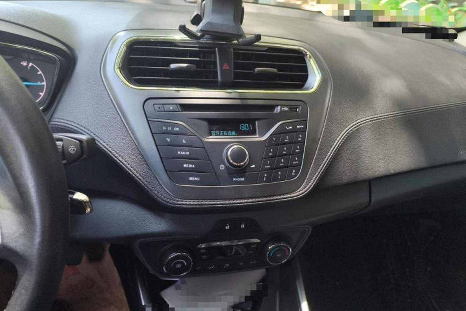 Used Ford Escort 2015 1.5L Manual Fashion Edition Audio And AC Panel