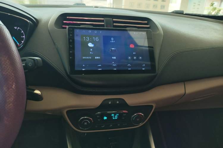 Used Ford Escort 2015 1.5L Manual Fashion Edition Audio And AC Panel