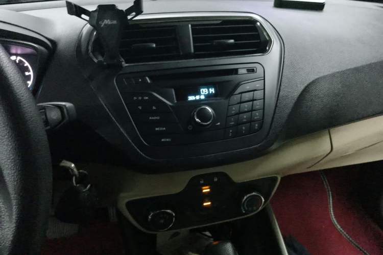 Used Ford Escort 2015 1.5L Automatic Comfort Edition Audio And AC Panel