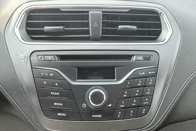 Used Ford Escort 2015 1.5L Automatic Fashion Model Audio And AC Panel