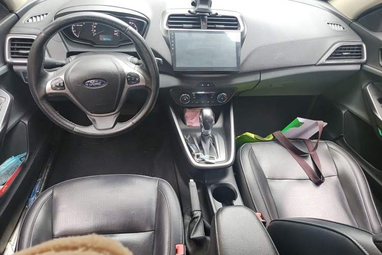 Used Ford Escort 2015 1.5L Automatic Fashion Model Center Console