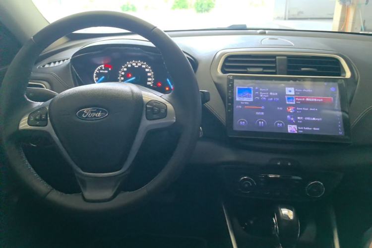 Used Ford Escort 2015 1.5L Automatic Fashion Model Center Console