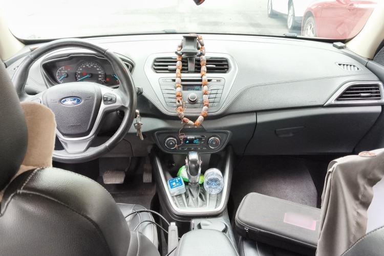 Used Ford Escort 2015 1.5L Automatic Fashion Model Center Console