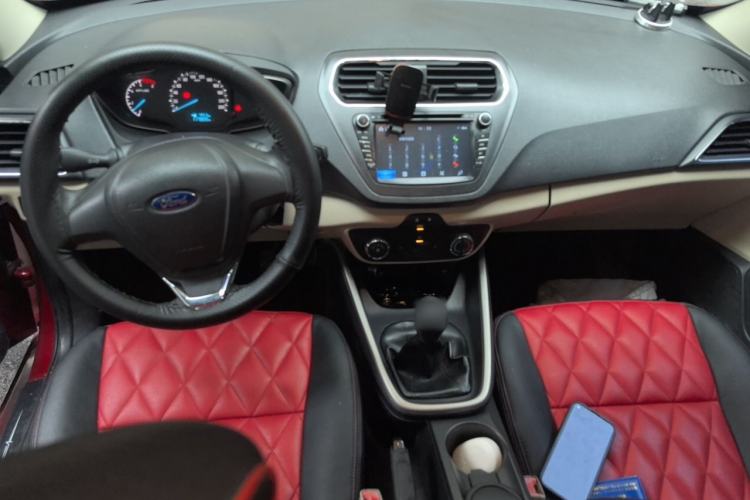 Used Ford Escort 2015 1.5L Manual Comfort Model Center Console