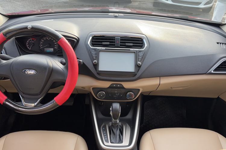 Used Ford Escort 2015 1.5L Automatic Comfort Edition Center Console
