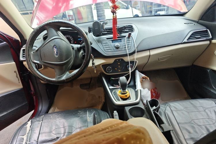 Used Ford Escort 2015 1.5L Automatic Comfort Edition Center Console