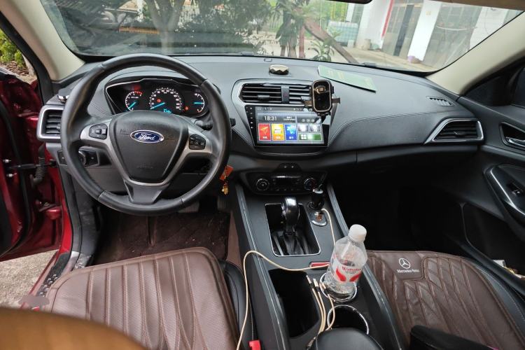 Used Ford Escort 2015 1.5L Automatic Fashion Model Center Console