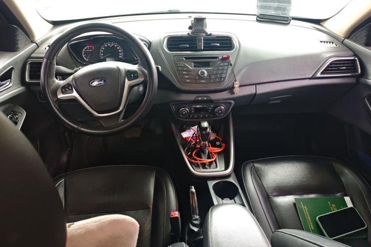 Used Ford Escort 2015 1.5L Automatic Fashion Model Center Console
