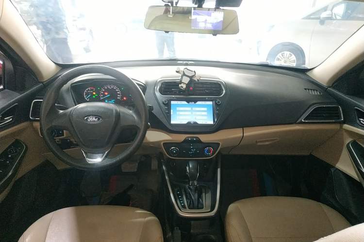 Used Ford Escort 2015 1.5L Automatic Comfort Edition Center Console