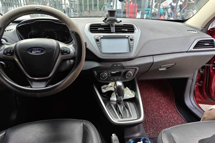 Used Ford Escort 2015 1.5L Automatic Fashion Model Center Console