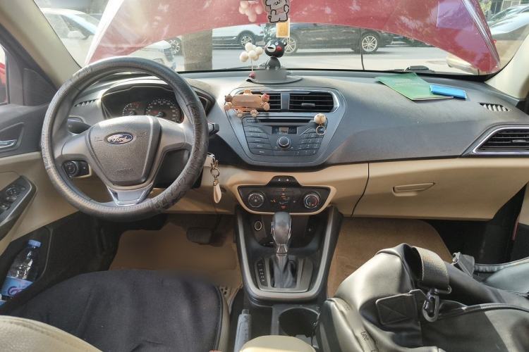 Used Ford Escort 2015 1.5L Automatic Comfort Edition Center Console