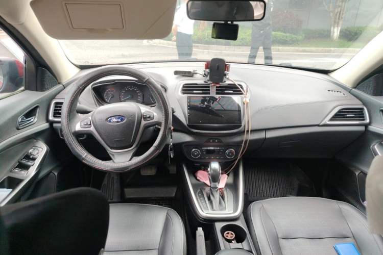 Used Ford Escort 2015 1.5L Automatic Fashion Model Center Console