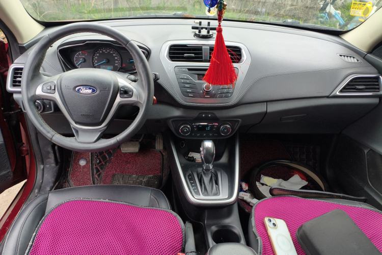 Used Ford Escort 2015 1.5L Automatic Fashion Model Center Console
