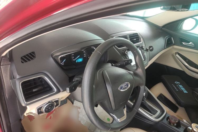 Used Ford Escort 2015 1.5L Automatic Comfort Edition Center Console
