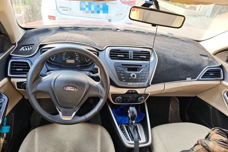 Used Ford Escort 2015 1.5L Automatic Comfort Edition Center Console
