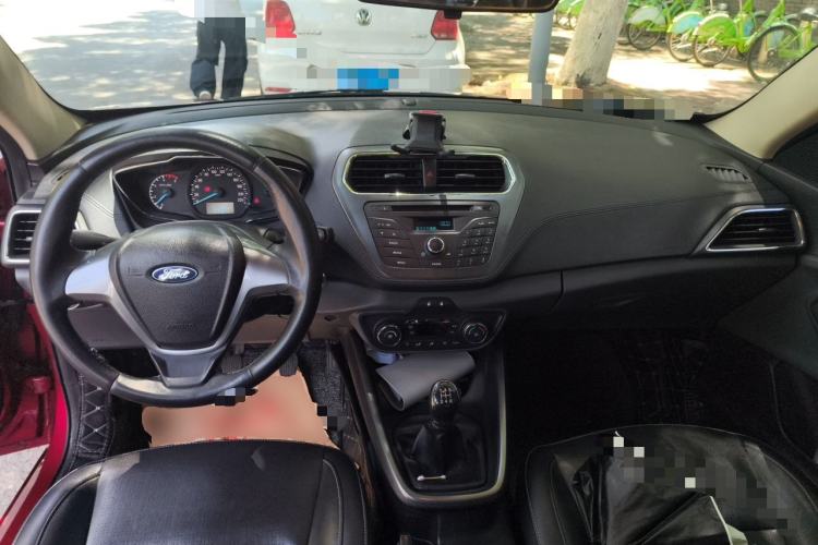 Used Ford Escort 2015 1.5L Manual Fashion Edition Center Console