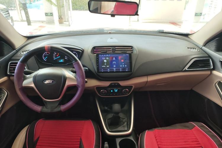 Used Ford Escort 2015 1.5L Manual Fashion Edition Center Console