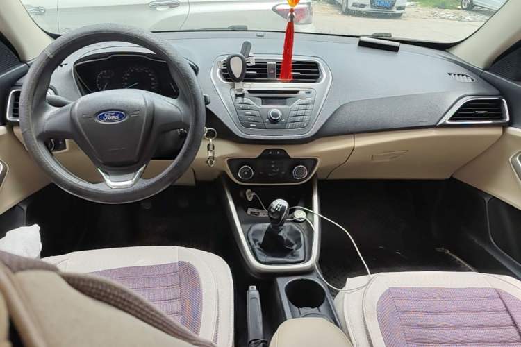 Used Ford Escort 2015 1.5L Manual Comfort Model Center Console