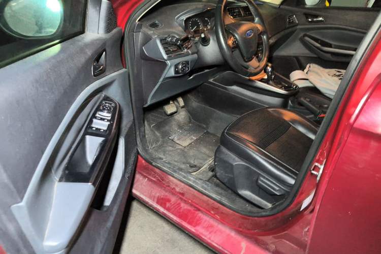 Used Ford Escort 2015 1.5L Automatic Fashion Model Driver Seat