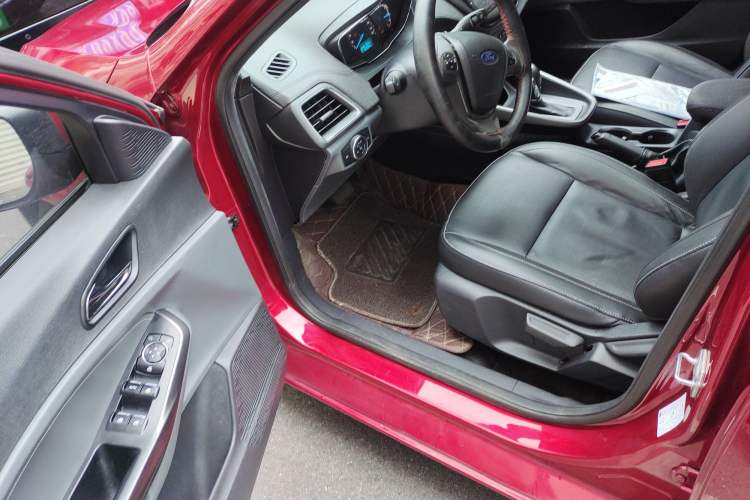 Used Ford Escort 2015 1.5L Automatic Fashion Model Driver Seat