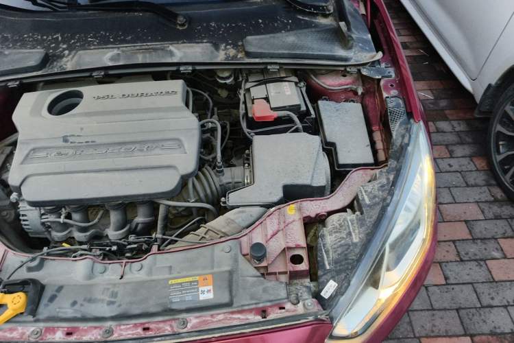 Used Ford Escort 2015 1.5L Manual Comfort Model Engine Bay Left