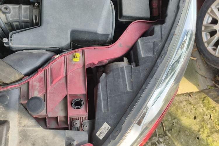 Used Ford Escort 2015 1.5L Automatic Comfort Edition Engine Bay Left