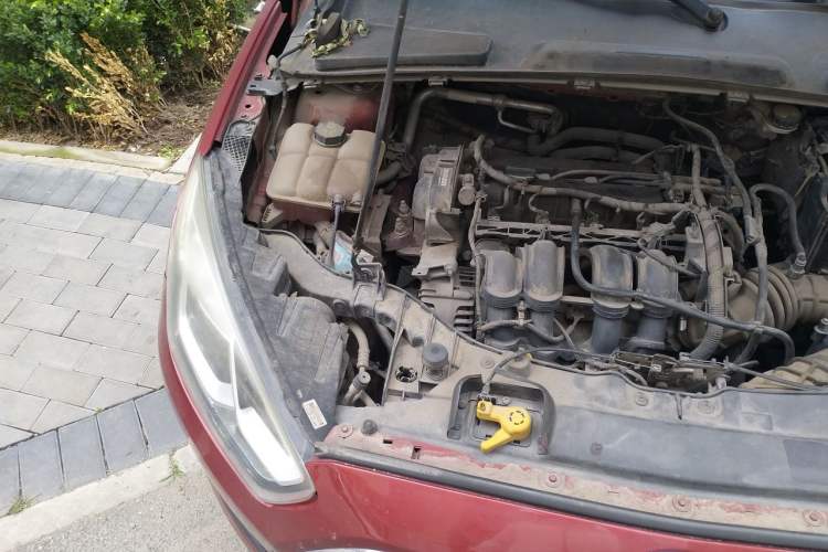 Used Ford Escort 2015 1.5L Manual Comfort Model Engine Bay Right