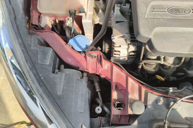Used Ford Escort 2015 1.5L Automatic Comfort Edition Engine Bay Right